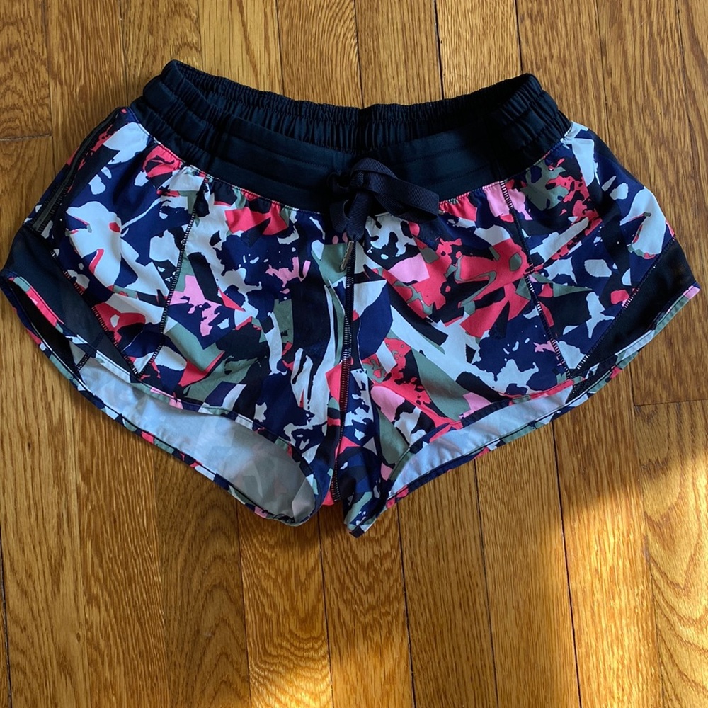 Lululemon Hotty Hot Shorts - Picture 1 of 7
